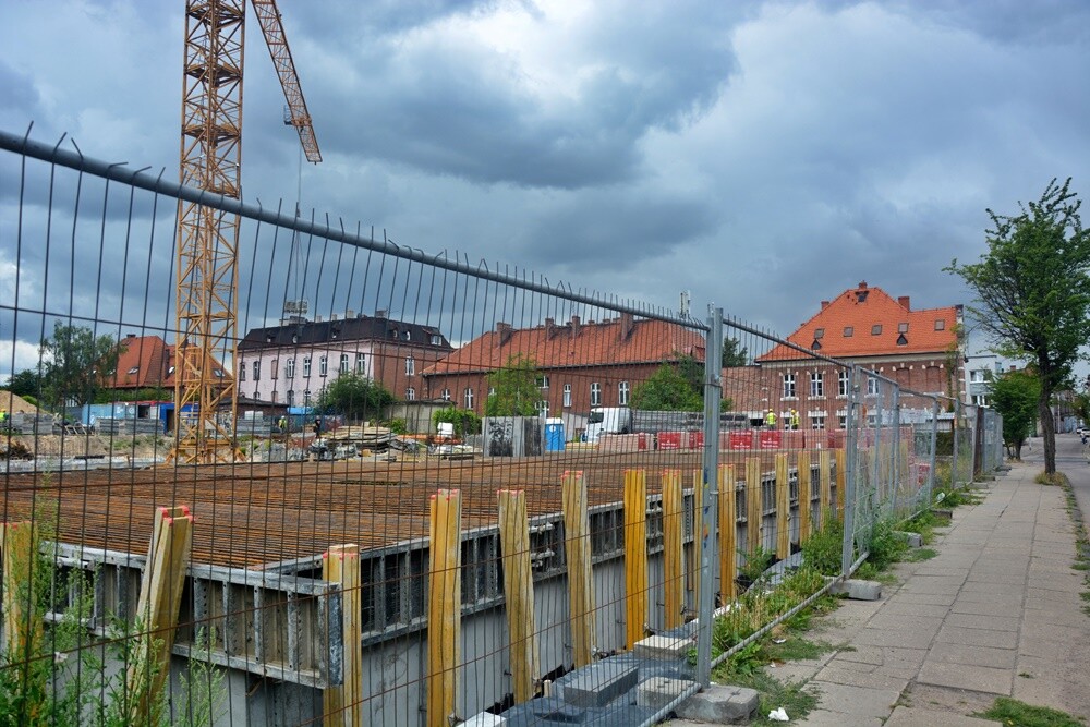 Trwa budowa 52 mieszkań komunalnych przy ul. Bankowej w Rudzie Śląskiej. W ramach przedsięwzięcia powstaną dwa budynki z podziemnymi garażami i przestrzenią rekreacyjną pośrodku. Zobaczcie, jak postępują prace na placu budowy. 

fot. Jacek Knapik