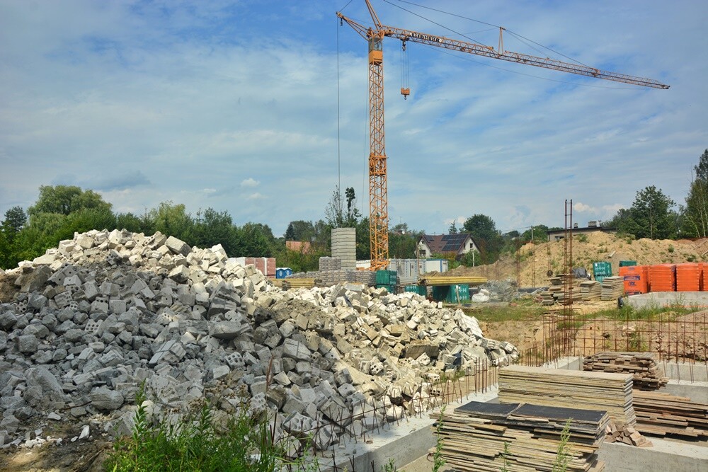 Zamiast budowy rozbiórka? Co dzieje się na placu budowy nowej siedziby Szkoły Podstawowej nr 17 w Bielszowicach. Mieszkańcy dzielnicy nie kryją swojego zaniepokojenia. 

fot. Jacek Knapik