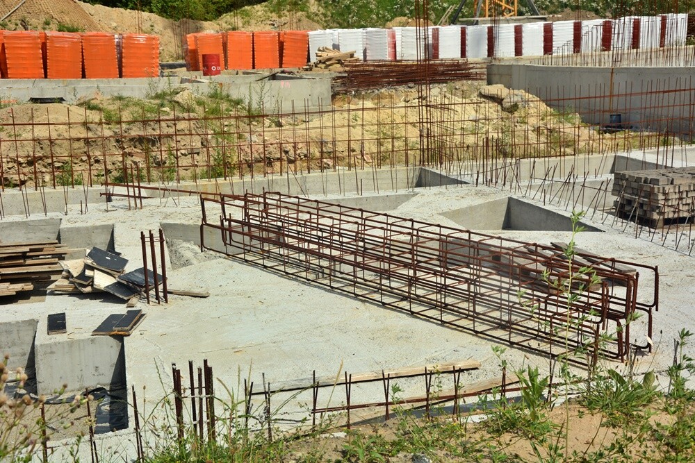 Zamiast budowy rozbiórka? Co dzieje się na placu budowy nowej siedziby Szkoły Podstawowej nr 17 w Bielszowicach. Mieszkańcy dzielnicy nie kryją swojego zaniepokojenia. 

fot. Jacek Knapik