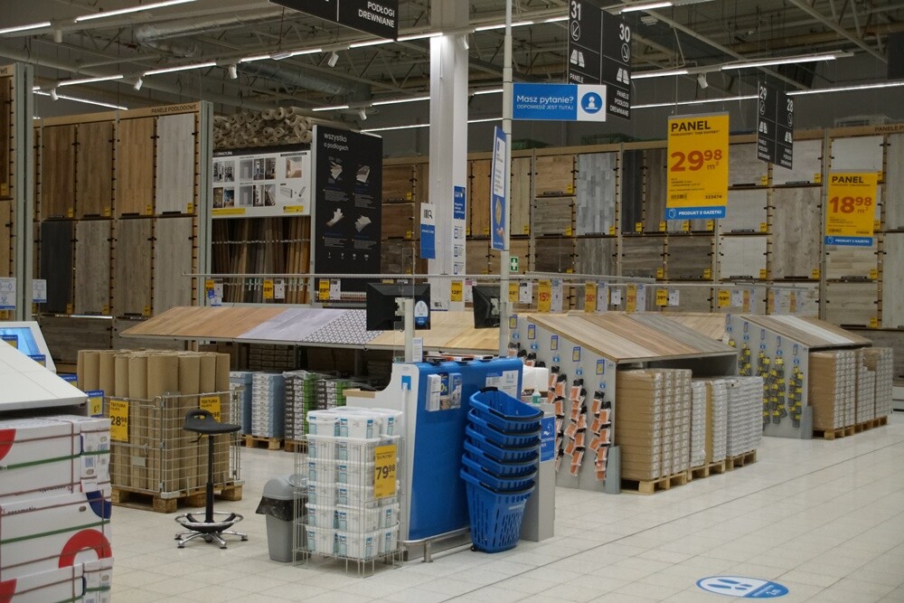 Castorama w Rudzie Śląskiej już otwarta. Sklep powstał w miejscu dawnego Tesco, przy ul. Bukowej 4. Jest to już osiemdziesiąty piąty sklep tego marketu budowlanego w naszym kraju.