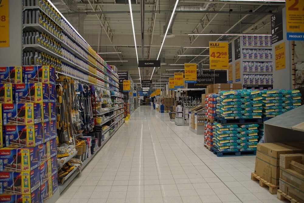 Castorama w Rudzie Śląskiej już otwarta. Sklep powstał w miejscu dawnego Tesco, przy ul. Bukowej 4. Jest to już osiemdziesiąty piąty sklep tego marketu budowlanego w naszym kraju.