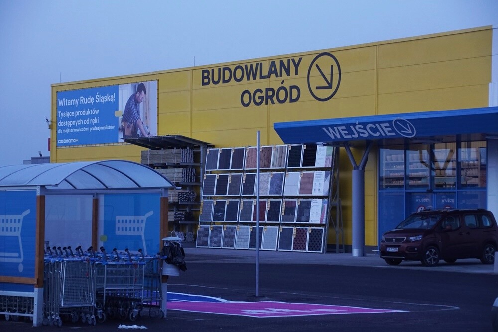 Castorama w Rudzie Śląskiej już otwarta. Sklep powstał w miejscu dawnego Tesco, przy ul. Bukowej 4. Jest to już osiemdziesiąty piąty sklep tego marketu budowlanego w naszym kraju.