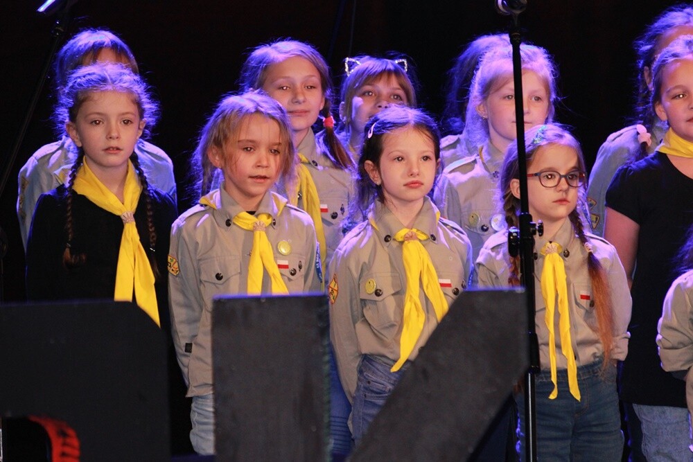 Rudzcy harcerze po raz kolejny popisali się swoim wokalno-muzycznym talentem! Za nami 27. edycja Festiwalu Piosenki Harcerskiej i Turystycznej "Cmok Song", która w tym roku upłynęła w klimacie śląskiej "godki".