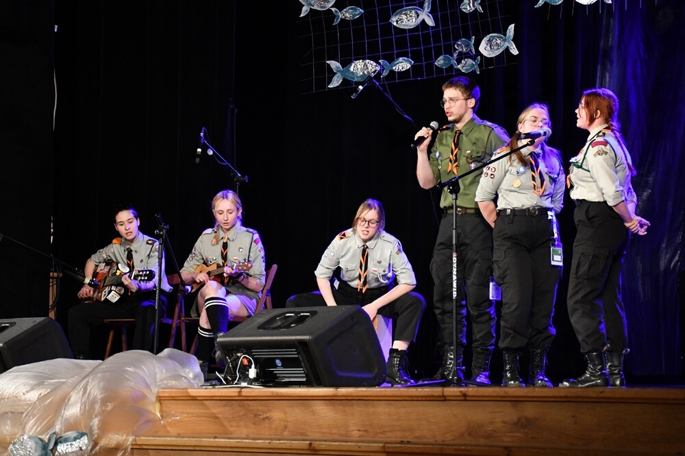 W żeglarskim klimacie przebiegła tegoroczna edycja Festiwalu Piosenki Harcerskiej i Turystycznej "Cmok Song". W miniony weekend prawie 400 uczestników po raz 29. zaprezentowało swoje wokalne i muzyczne talenty. 

fot. Jacek Knapik