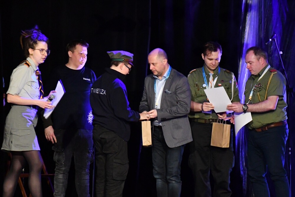 W żeglarskim klimacie przebiegła tegoroczna edycja Festiwalu Piosenki Harcerskiej i Turystycznej "Cmok Song". W miniony weekend prawie 400 uczestników po raz 29. zaprezentowało swoje wokalne i muzyczne talenty. 

fot. Jacek Knapik