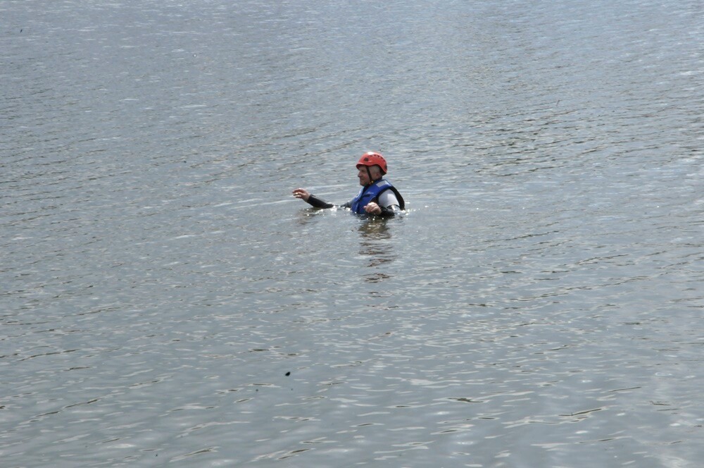 Rudzcy strażacy we współpracy ze Specjalistyczną Grupą Ratownictwa Wodno-Nurkowego Państwowej Straży Pożarnej, Wodnym Ochotniczym Pogotowiem Ratunkowym oraz OSP przeprowadzają na terenie stawu Kokotek ćwiczenia z zakresu ratownictwa wodnego.