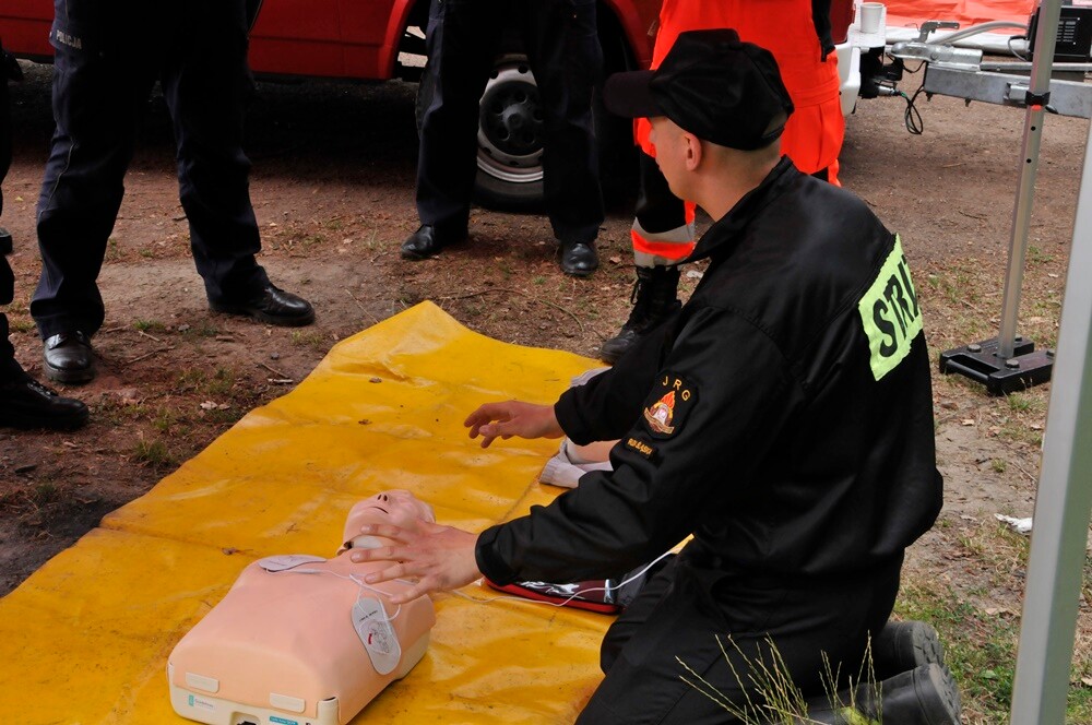 Rudzcy strażacy we współpracy ze Specjalistyczną Grupą Ratownictwa Wodno-Nurkowego Państwowej Straży Pożarnej, Wodnym Ochotniczym Pogotowiem Ratunkowym oraz OSP przeprowadzają na terenie stawu Kokotek ćwiczenia z zakresu ratownictwa wodnego.