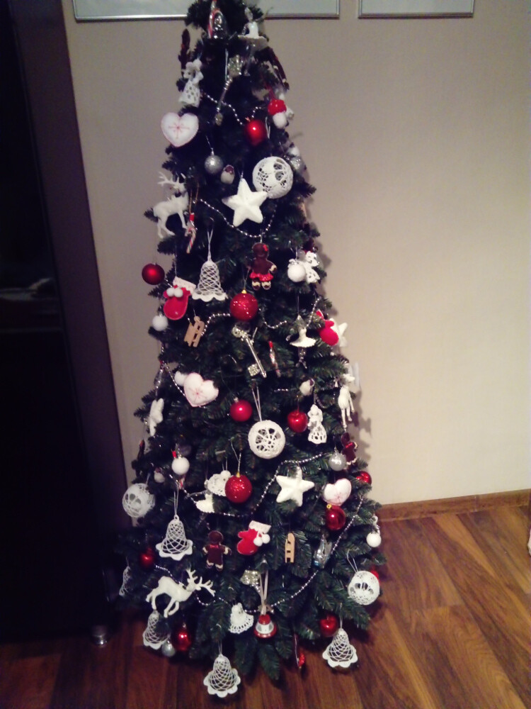 Choinka ubierana przez 5 letniego wnuczka i jego mamę
Autor: Lasek Ewa