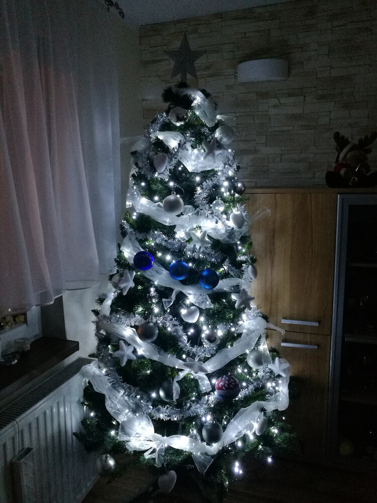 Nasza duża piękna choinka, i dziecko choinka :) 
Autor: Skupin Agnieszka