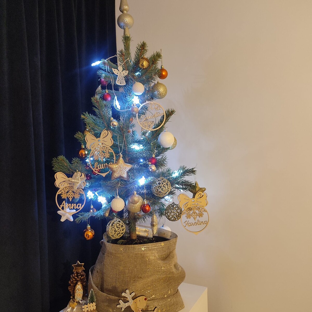 Tradycyjnie już jak co roku na Facebooku RudaSlaska.com.pl poprosiliśmy naszych czytelników, aby wysłali nam zdjęcia swoich choinek bożonarodzeniowych. Odzew był bardzo pozytywny. Zobaczcie stworzoną galerię ozdobionych drzewek!