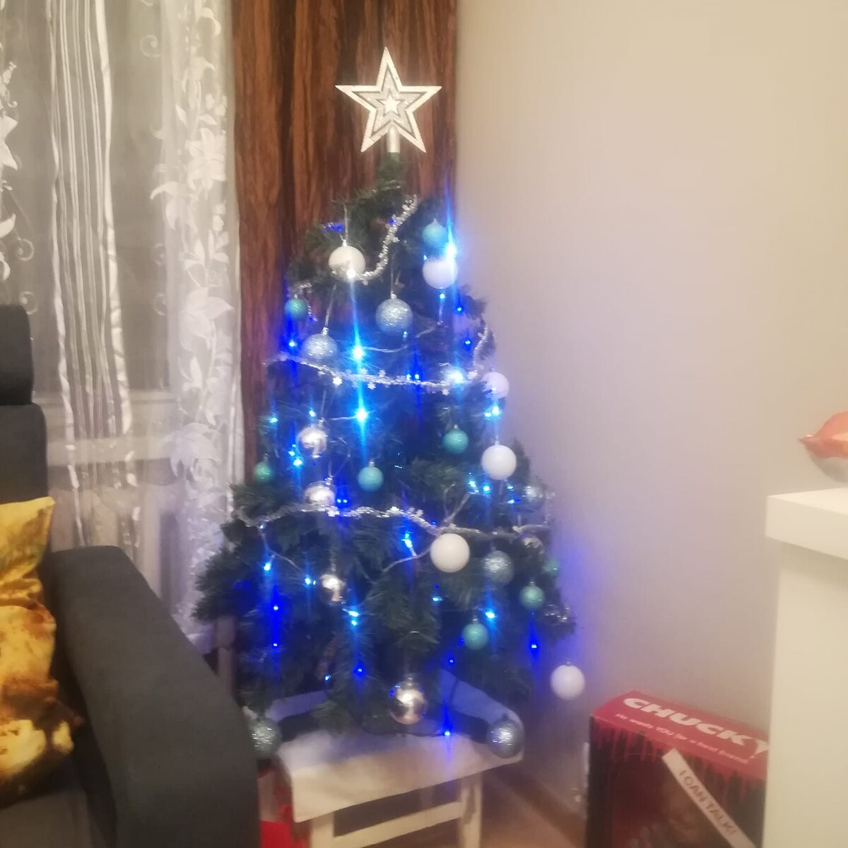 Tradycyjnie już jak co roku na Facebooku RudaSlaska.com.pl poprosiliśmy naszych czytelników, aby wysłali nam zdjęcia swoich choinek bożonarodzeniowych. Odzew był bardzo pozytywny. Zobaczcie stworzoną galerię ozdobionych drzewek!