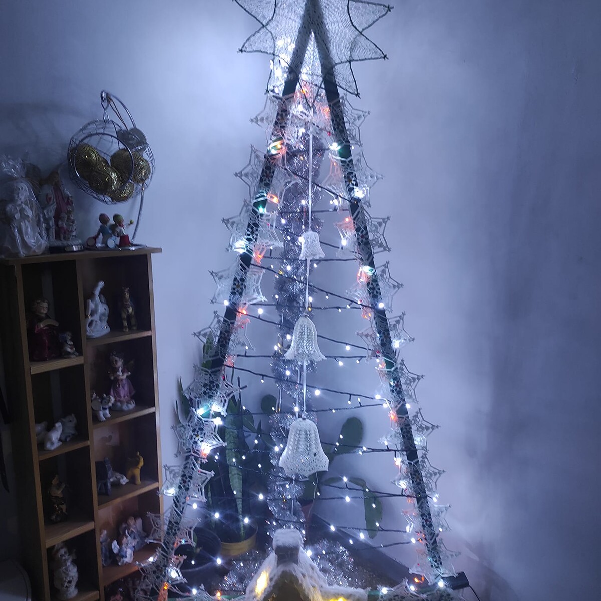 Tradycyjnie już jak co roku na Facebooku RudaSlaska.com.pl poprosiliśmy naszych czytelników, aby wysłali nam zdjęcia swoich choinek bożonarodzeniowych. Odzew był bardzo pozytywny. Zobaczcie stworzoną galerię ozdobionych drzewek!