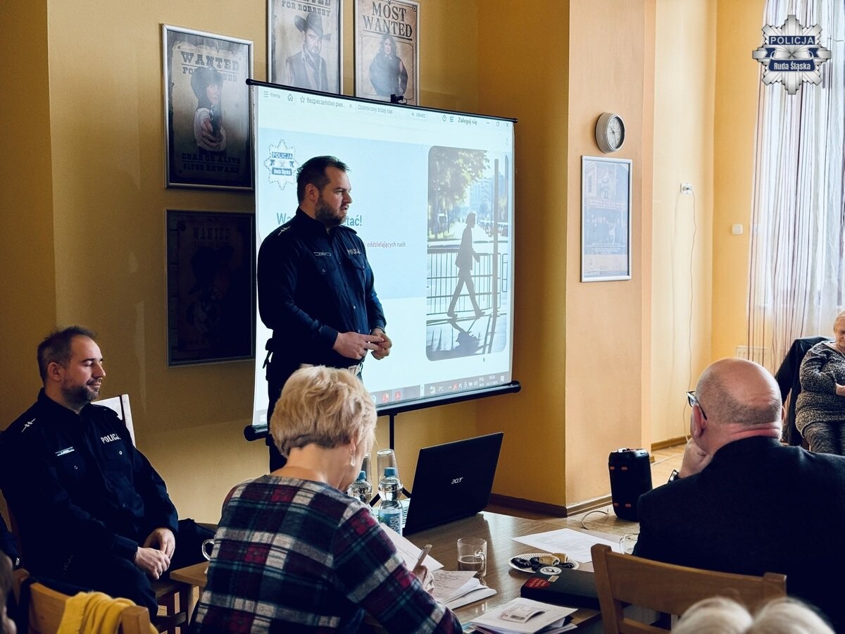 Debata społeczna o bezpieczeństwie seniorów w Rudzie Śląskiej / fot. KMP Ruda Śląska