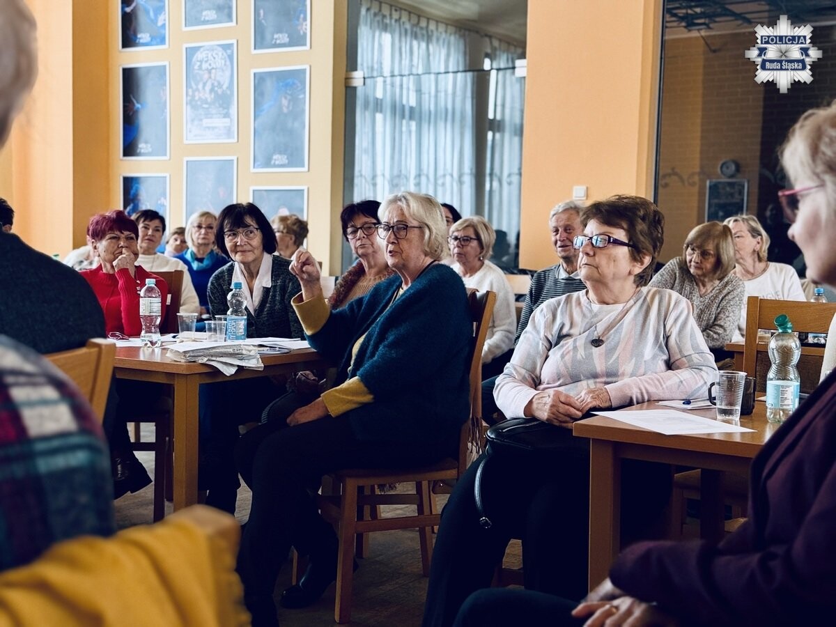 Debata społeczna o bezpieczeństwie seniorów w Rudzie Śląskiej / fot. KMP Ruda Śląska