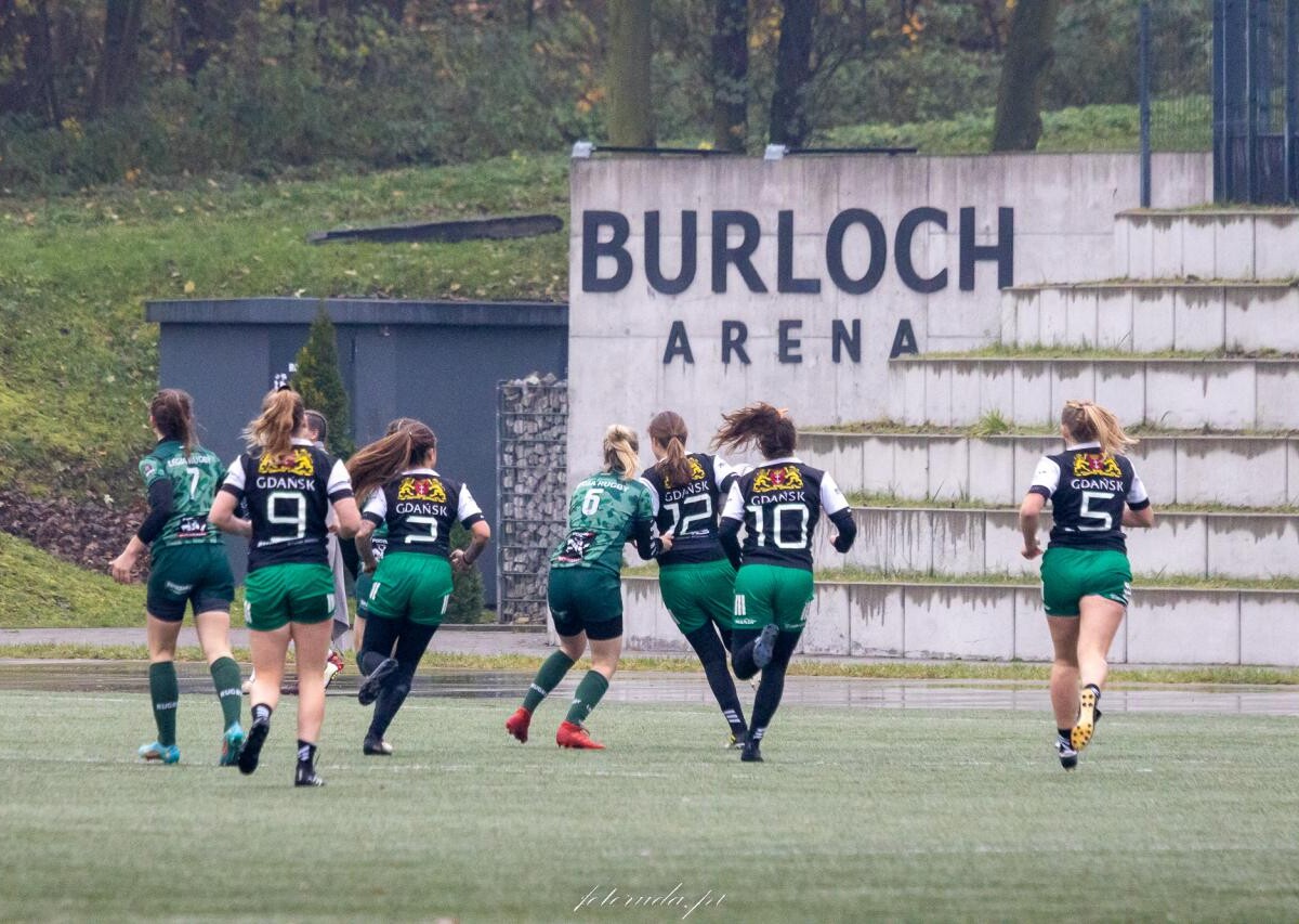 Bardzo dobry występ zanotowały rudzkie Diablice w ostatnim tegorocznym turnieju Mistrzostw Polski Kobiet Rugby 7 rozegranym w sobotę 5 listopada br. Burloch Arenie w Rudzie Śląskiej / fot. Robert Ruda Fotoruda.pl