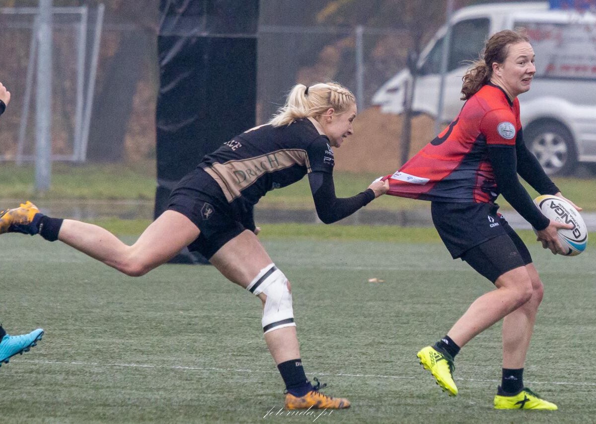 Bardzo dobry występ zanotowały rudzkie Diablice w ostatnim tegorocznym turnieju Mistrzostw Polski Kobiet Rugby 7 rozegranym w sobotę 5 listopada br. Burloch Arenie w Rudzie Śląskiej / fot. Robert Ruda Fotoruda.pl