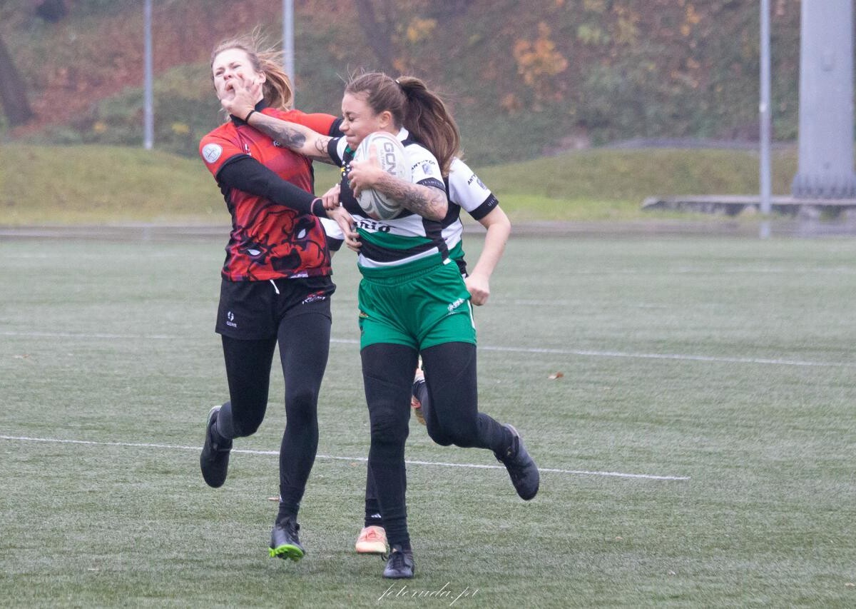Bardzo dobry występ zanotowały rudzkie Diablice w ostatnim tegorocznym turnieju Mistrzostw Polski Kobiet Rugby 7 rozegranym w sobotę 5 listopada br. Burloch Arenie w Rudzie Śląskiej / fot. Robert Ruda Fotoruda.pl