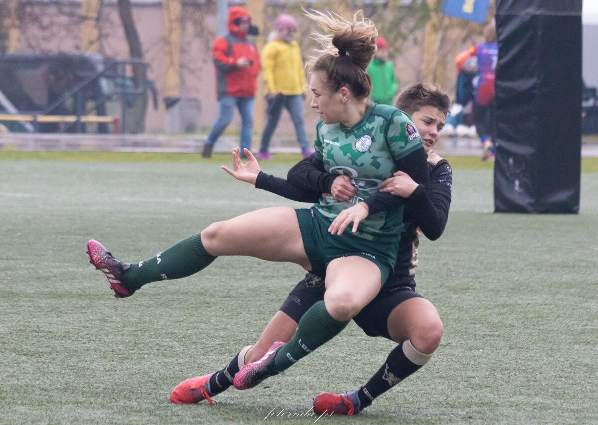 Bardzo dobry występ zanotowały rudzkie Diablice w ostatnim tegorocznym turnieju Mistrzostw Polski Kobiet Rugby 7 rozegranym w sobotę 5 listopada br. Burloch Arenie w Rudzie Śląskiej / fot. Robert Ruda Fotoruda.pl