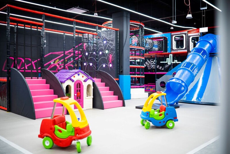 Dlaczego warto iść z dzieckiem na sale zabaw?