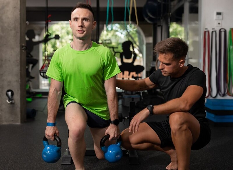 Dlaczego warto trenować z trenerem – 4 powody