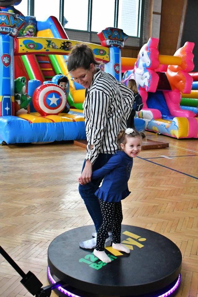 Trwa "Dmuchane Zakończenie Ferii". Atrakcji dla dzieci jest tutaj co niemiara! / fot. Jacek Knapik