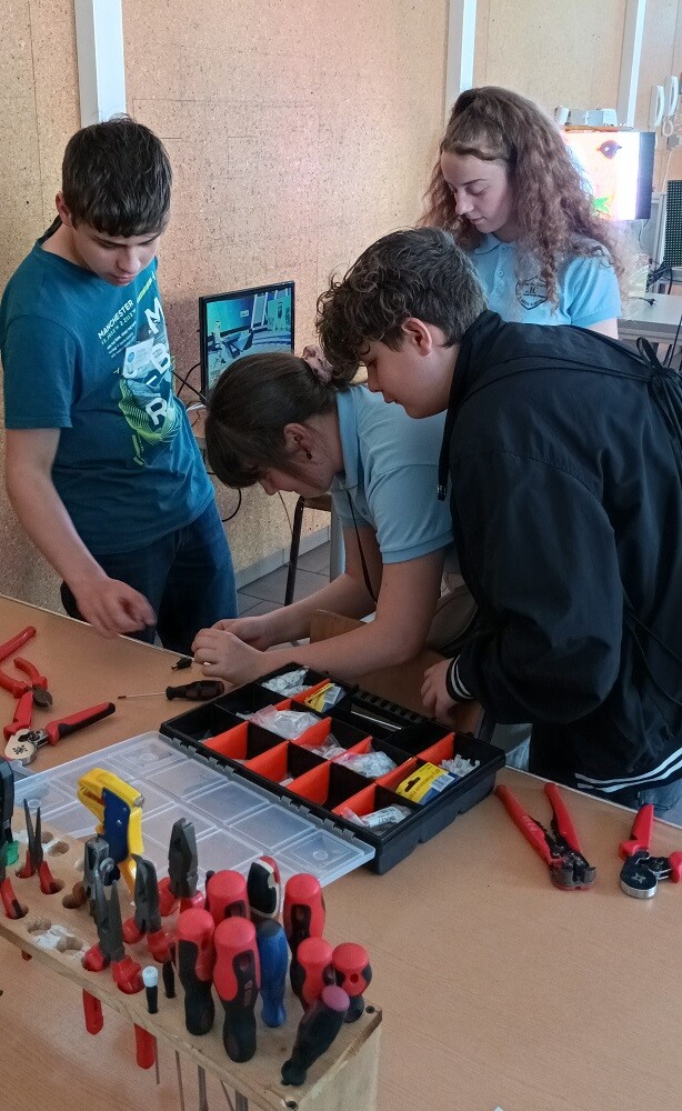 10 maja w murach ZS nr 6 im. Mikołaja Kopernika goszczono uczniów i rodziców klas ósmych szkół podstawowych, którzy zapoznali się z ofertą placówki.

fot. ZS6