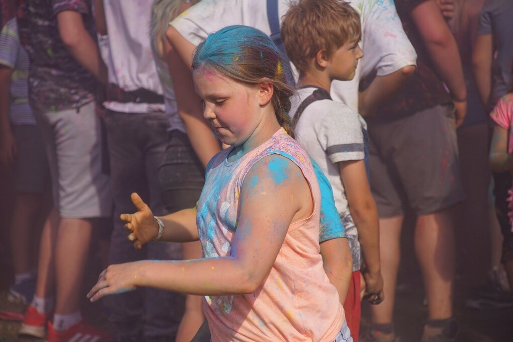 Dzisiaj na mieszkańców naszego miasta czekał kolorowy zawrót głowy. W Bykowinie odbył się Holi Festiwal Poland - ogólnopolska edycja robiącego furorę na całym świecie festiwalu kolorów.