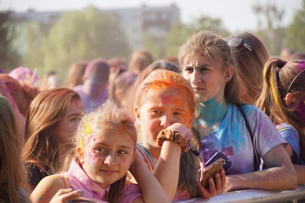 Dzisiaj na mieszkańców naszego miasta czekał kolorowy zawrót głowy. W Bykowinie odbył się Holi Festiwal Poland - ogólnopolska edycja robiącego furorę na całym świecie festiwalu kolorów.