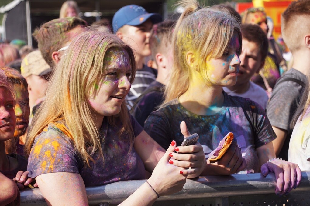 Dzisiaj na mieszkańców naszego miasta czekał kolorowy zawrót głowy. W Bykowinie odbył się Holi Festiwal Poland - ogólnopolska edycja robiącego furorę na całym świecie festiwalu kolorów.