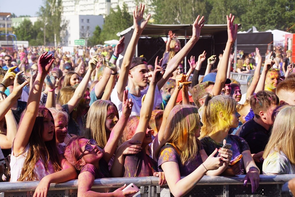 Dzisiaj na mieszkańców naszego miasta czekał kolorowy zawrót głowy. W Bykowinie odbył się Holi Festiwal Poland - ogólnopolska edycja robiącego furorę na całym świecie festiwalu kolorów.
