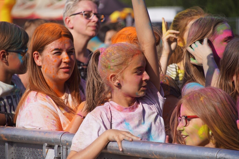 Dzisiaj na mieszkańców naszego miasta czekał kolorowy zawrót głowy. W Bykowinie odbył się Holi Festiwal Poland - ogólnopolska edycja robiącego furorę na całym świecie festiwalu kolorów.