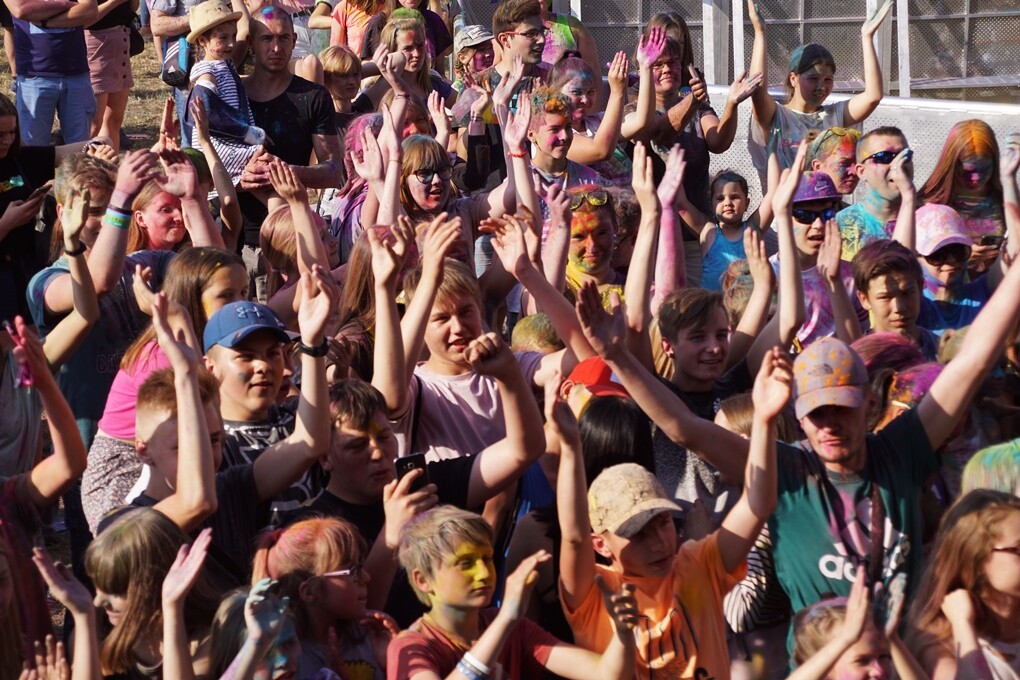 Dzisiaj na mieszkańców naszego miasta czekał kolorowy zawrót głowy. W Bykowinie odbył się Holi Festiwal Poland - ogólnopolska edycja robiącego furorę na całym świecie festiwalu kolorów.