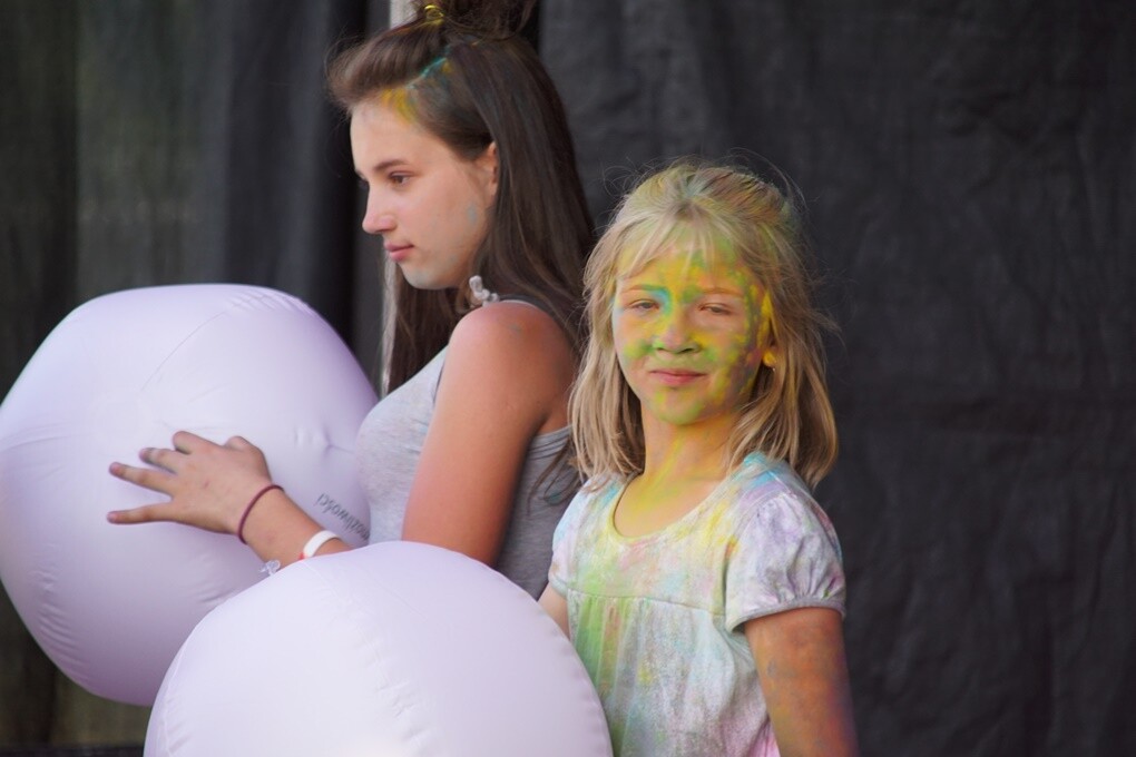Dzisiaj na mieszkańców naszego miasta czekał kolorowy zawrót głowy. W Bykowinie odbył się Holi Festiwal Poland - ogólnopolska edycja robiącego furorę na całym świecie festiwalu kolorów.