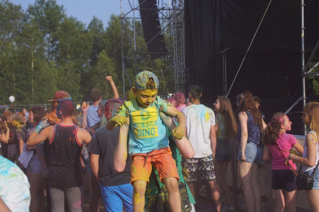 Dzisiaj na mieszkańców naszego miasta czekał kolorowy zawrót głowy. W Bykowinie odbył się Holi Festiwal Poland - ogólnopolska edycja robiącego furorę na całym świecie festiwalu kolorów.