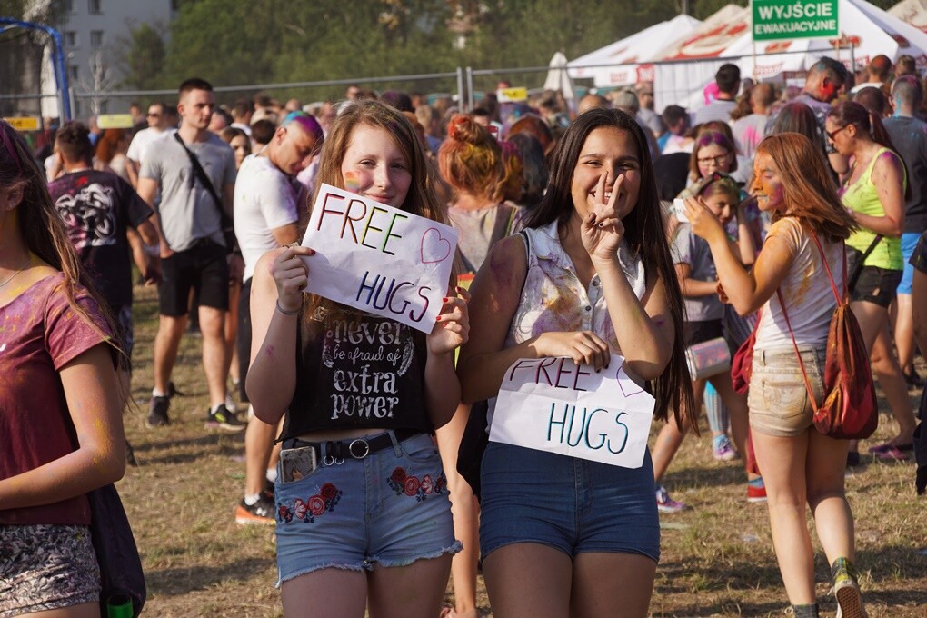 Dzisiaj na mieszkańców naszego miasta czekał kolorowy zawrót głowy. W Bykowinie odbył się Holi Festiwal Poland - ogólnopolska edycja robiącego furorę na całym świecie festiwalu kolorów.