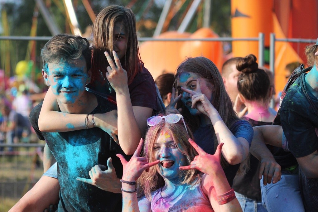 Dzisiaj na mieszkańców naszego miasta czekał kolorowy zawrót głowy. W Bykowinie odbył się Holi Festiwal Poland - ogólnopolska edycja robiącego furorę na całym świecie festiwalu kolorów.