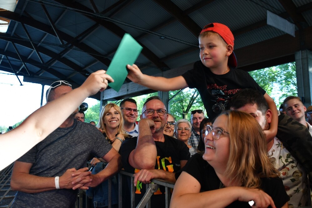Po czterech latach powróciły Dni Rudy Śląskiej! Wczoraj na scenie zagrały zespoły CoverNostra, Oberschlesien i Mary Spolsky. W finałowym koncercie Zespołu Dżem  uczestniczyło ponad 7 tysięcy osób! Zobaczcie zdjęcia i filmy!

fot. Jacek Knapik