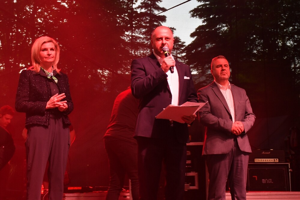 Po czterech latach powróciły Dni Rudy Śląskiej! Wczoraj na scenie zagrały zespoły CoverNostra, Oberschlesien i Mary Spolsky. W finałowym koncercie Zespołu Dżem  uczestniczyło ponad 7 tysięcy osób! Zobaczcie zdjęcia i filmy!

fot. Jacek Knapik