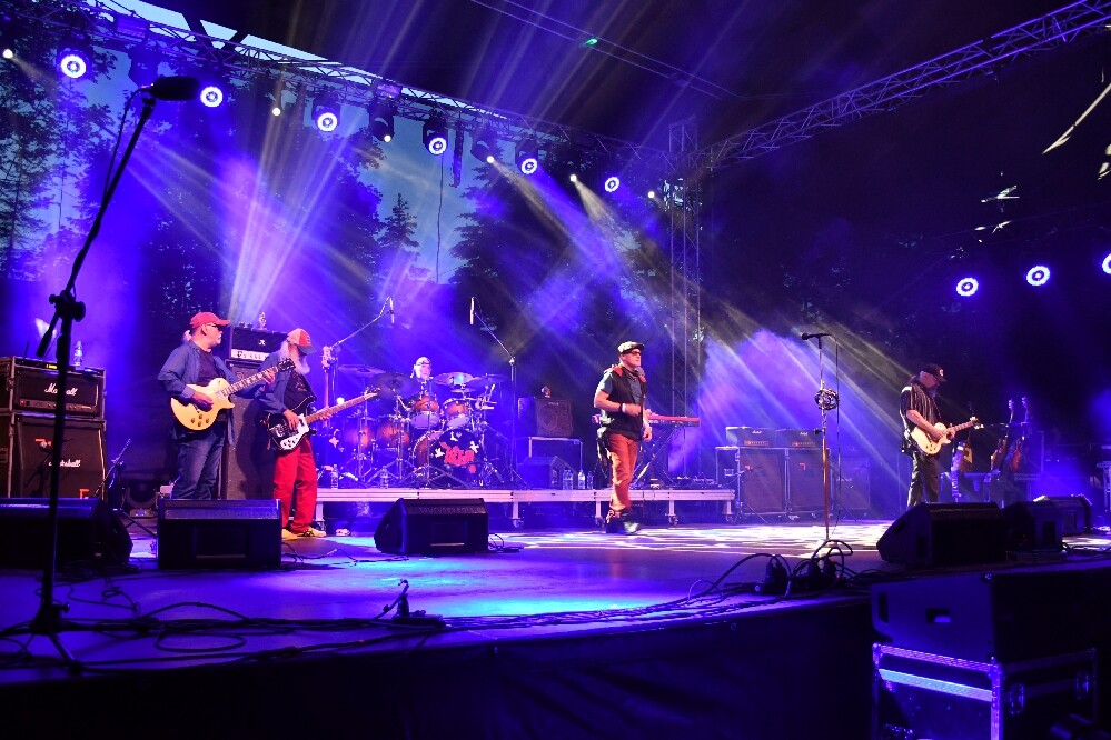 Po czterech latach powróciły Dni Rudy Śląskiej! Wczoraj na scenie zagrały zespoły CoverNostra, Oberschlesien i Mary Spolsky. W finałowym koncercie Zespołu Dżem  uczestniczyło ponad 7 tysięcy osób! Zobaczcie zdjęcia i filmy!

fot. Jacek Knapik