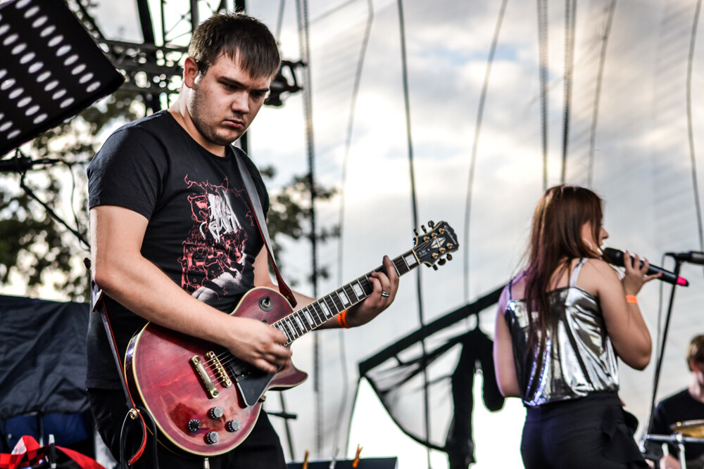 Za nami pierwszy, bardzo udany dzień obchodów Święta Miasta. Na scenie królował rock, a przed sceną pojawiły się setki widzów. My też tam byliśmy, mamy dla Was prawie setkę zdjęć!