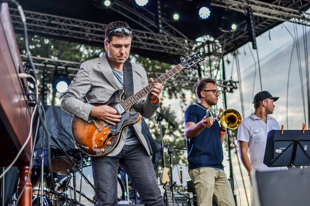 Za nami pierwszy, bardzo udany dzień obchodów Święta Miasta. Na scenie królował rock, a przed sceną pojawiły się setki widzów. My też tam byliśmy, mamy dla Was prawie setkę zdjęć!