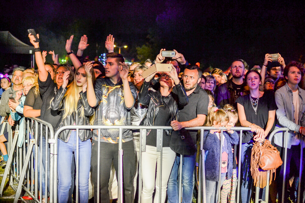 Za nami pierwszy, bardzo udany dzień obchodów Święta Miasta. Na scenie królował rock, a przed sceną pojawiły się setki widzów. My też tam byliśmy, mamy dla Was prawie setkę zdjęć!