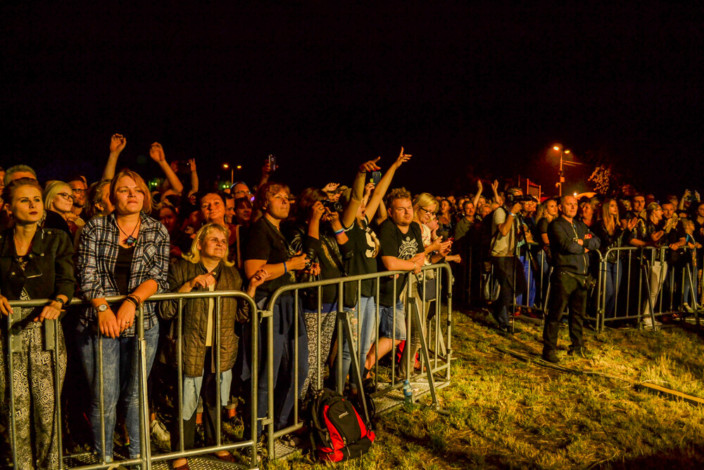 Za nami pierwszy, bardzo udany dzień obchodów Święta Miasta. Na scenie królował rock, a przed sceną pojawiły się setki widzów. My też tam byliśmy, mamy dla Was prawie setkę zdjęć!