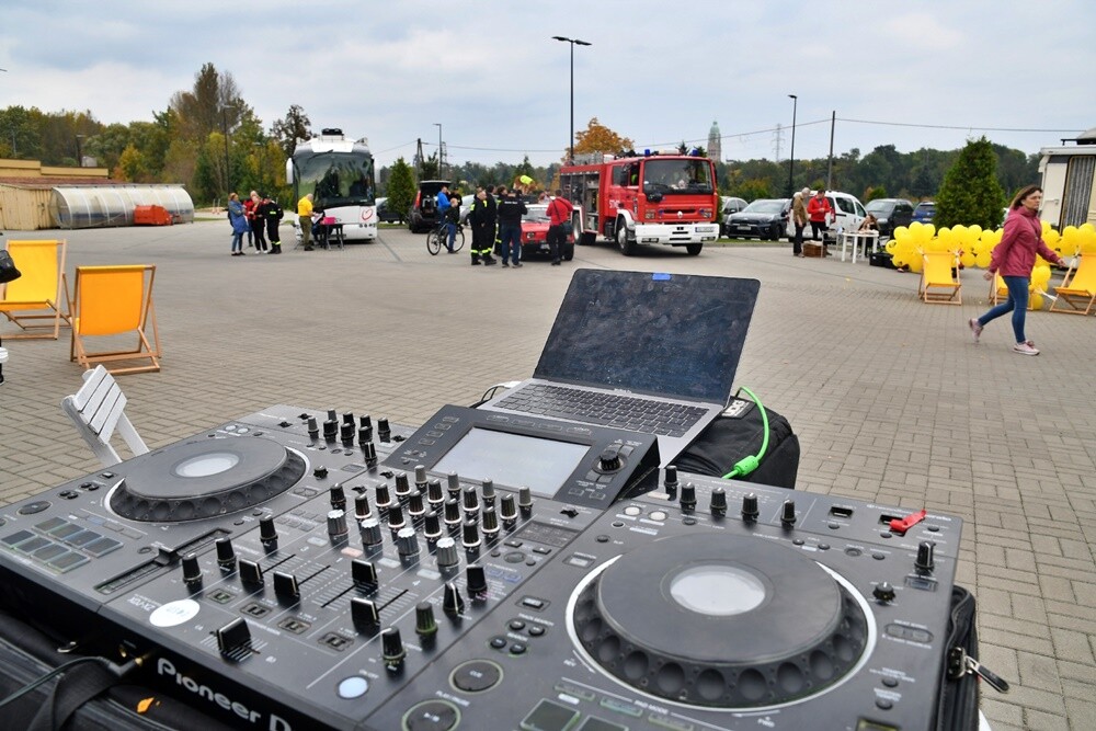 W sobotę na terenie Stadionu Lekkoatletycznego w Rudzie Śląskiej odbyło się wydarzenie „Dobro za Dobro”. Impreza miała charakter charytatywny - cały dochód zebrany podczas imprezy zostanie przekazany na rzecz braci bliźniaków z Rudy Śląskiej - Maćka i Piotrka – podopiecznych Fundacji Aktywni My.

fot. Jacek Knapik