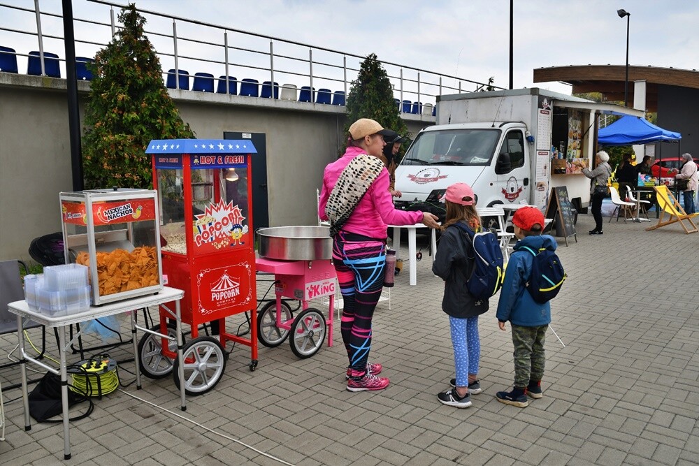W sobotę na terenie Stadionu Lekkoatletycznego w Rudzie Śląskiej odbyło się wydarzenie „Dobro za Dobro”. Impreza miała charakter charytatywny - cały dochód zebrany podczas imprezy zostanie przekazany na rzecz braci bliźniaków z Rudy Śląskiej - Maćka i Piotrka – podopiecznych Fundacji Aktywni My.

fot. Jacek Knapik