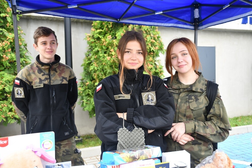 W sobotę na terenie Stadionu Lekkoatletycznego w Rudzie Śląskiej odbyło się wydarzenie „Dobro za Dobro”. Impreza miała charakter charytatywny - cały dochód zebrany podczas imprezy zostanie przekazany na rzecz braci bliźniaków z Rudy Śląskiej - Maćka i Piotrka – podopiecznych Fundacji Aktywni My.

fot. Jacek Knapik