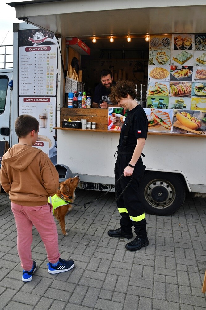 W sobotę na terenie Stadionu Lekkoatletycznego w Rudzie Śląskiej odbyło się wydarzenie „Dobro za Dobro”. Impreza miała charakter charytatywny - cały dochód zebrany podczas imprezy zostanie przekazany na rzecz braci bliźniaków z Rudy Śląskiej - Maćka i Piotrka – podopiecznych Fundacji Aktywni My.

fot. Jacek Knapik