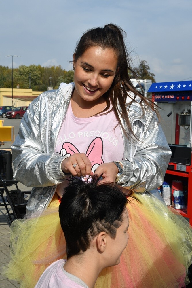 W sobotę na terenie Stadionu Lekkoatletycznego w Rudzie Śląskiej odbyło się wydarzenie „Dobro za Dobro”. Impreza miała charakter charytatywny - cały dochód zebrany podczas imprezy zostanie przekazany na rzecz braci bliźniaków z Rudy Śląskiej - Maćka i Piotrka – podopiecznych Fundacji Aktywni My.

fot. Jacek Knapik