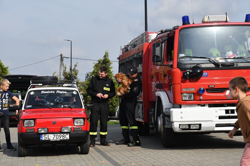 W sobotę na terenie Stadionu Lekkoatletycznego w Rudzie Śląskiej odbyło się wydarzenie „Dobro za Dobro”. Impreza miała charakter charytatywny - cały dochód zebrany podczas imprezy zostanie przekazany na rzecz braci bliźniaków z Rudy Śląskiej - Maćka i Piotrka – podopiecznych Fundacji Aktywni My.

fot. Jacek Knapik