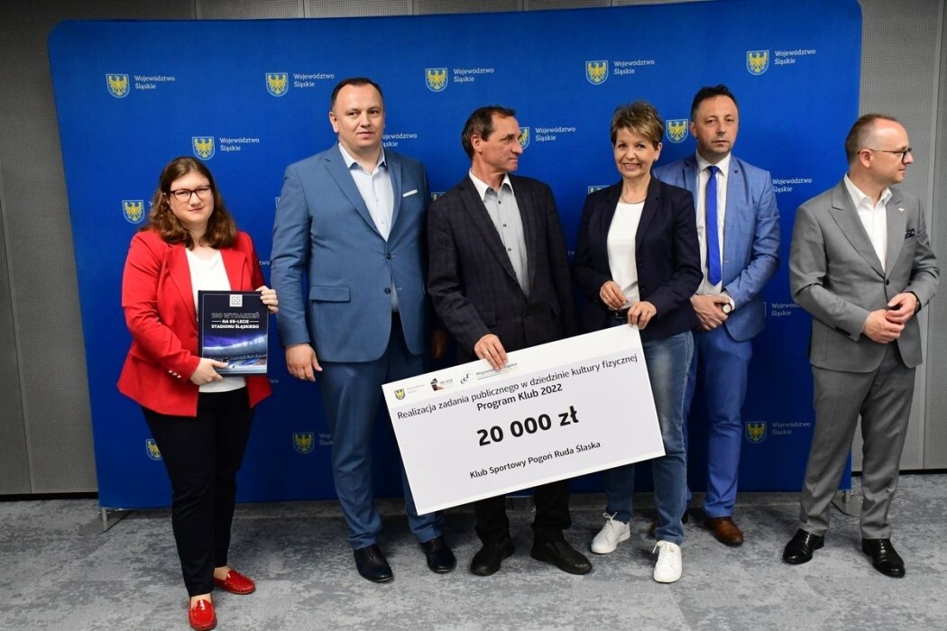 Aż 158 podmiotów odebrało w ubiegłym tygodniu symboliczne czeki i umowy w kolejnej odsłonie Programów Klub i Grant adresowanych do środowisk sportowych. Wśród nich znalazły się także kluby i stowarzyszenia z Rudy Śląskiej. 

fot. Patryk Pyrlik / UMWS